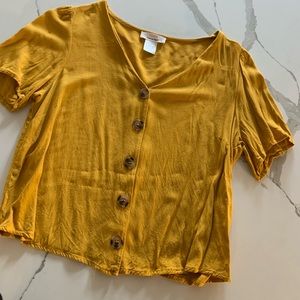 Mustard button tee